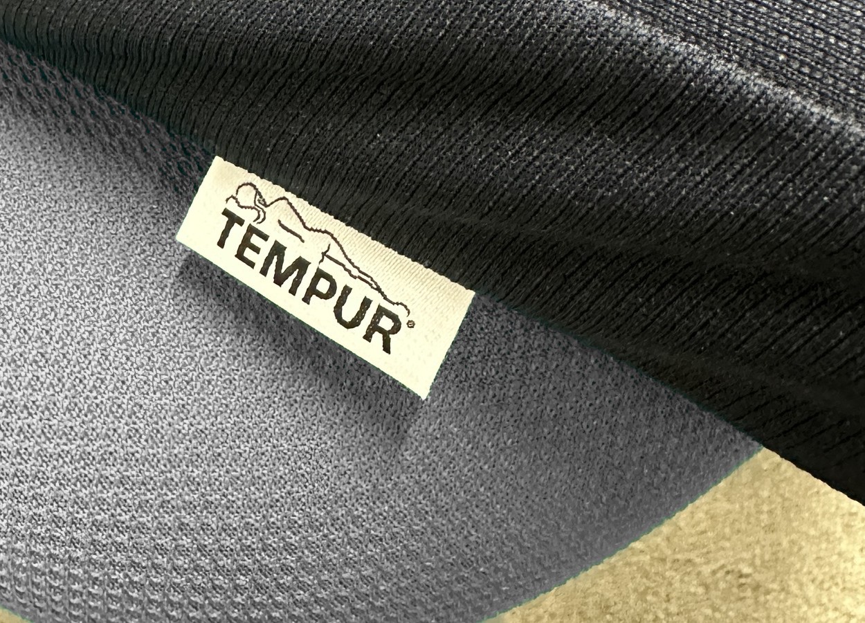 座布団に付いたTEMPURのタグ